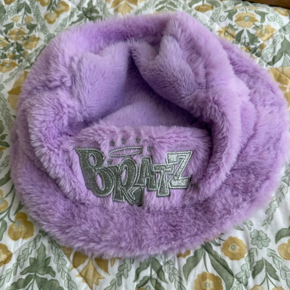 Bratz Fuzzy Bucket Hat y2K vibes costume social - Picture 1 of 5